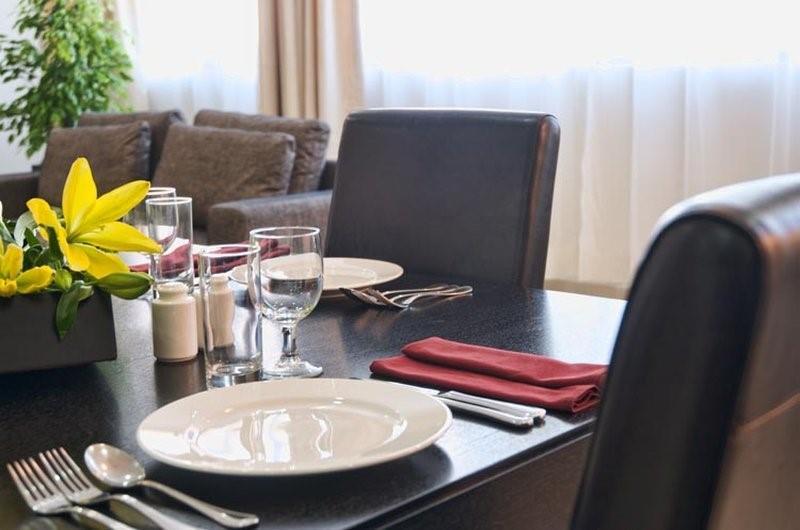 Retaj Residence Al Corniche Доха Ресторант снимка
