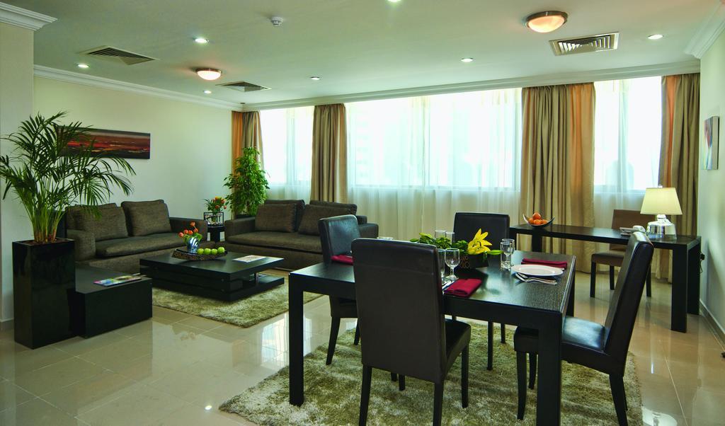 Retaj Residence Al Corniche Доха Екстериор снимка