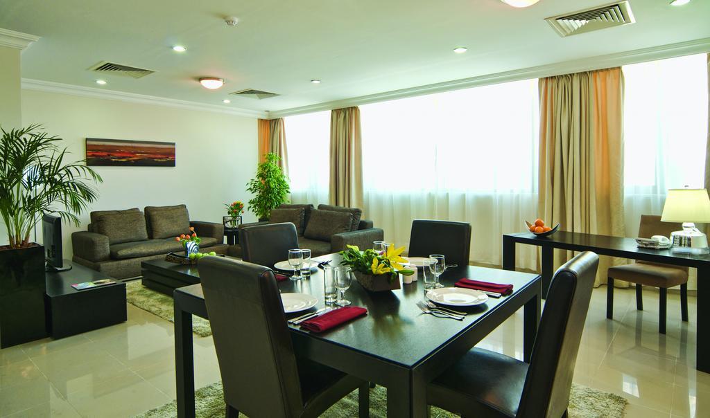 Retaj Residence Al Corniche Доха Екстериор снимка
